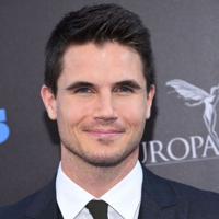 Robbie Amell type de personnalité MBTI image