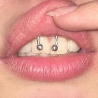 Smiley Piercing (The Frenulum Piercing) tipo de personalidade mbti image