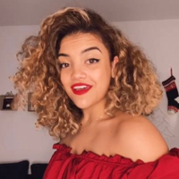 profile_Laurie Hernandez