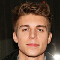 Nolan Gerard Funk tipo de personalidade mbti image