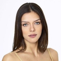 Adrianne Curry (C1) tipo de personalidade mbti image