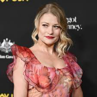 Emilie de Ravin tipe kepribadian MBTI image