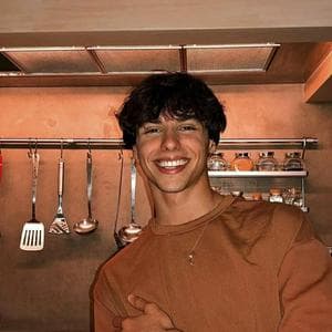 profile_Casey