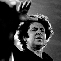 profile_Mikis Theodorakis