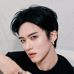profile_Yanan (PENTAGON)