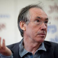 Ian McEwan type de personnalité MBTI image