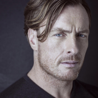 Toby Stephens тип личности MBTI image