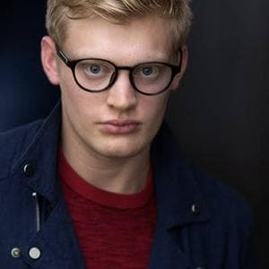 profile_Curry Barker