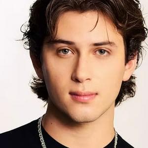 profile_Alejando Aramburú