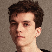 Fionn Whitehead type de personnalité MBTI image