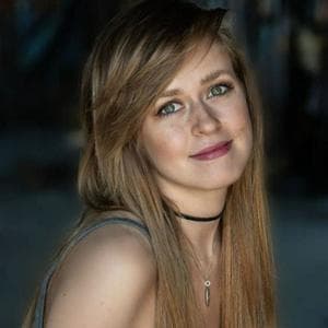 profile_Sarah Wiedenheft
