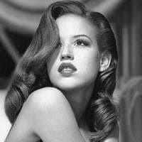 profile_Molly Ringwald