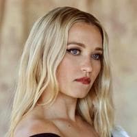 Emily Osment tipe kepribadian MBTI image