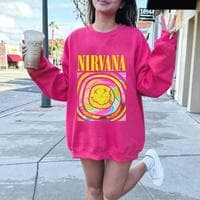 Nirvana shirt (doesn’t listen to the band) type de personnalité MBTI image