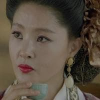 Queen Yoo tipe kepribadian MBTI image