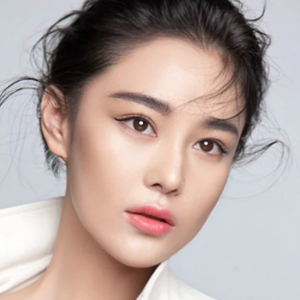 profile_Viann Zhang Xinyu (张馨予)