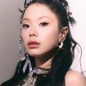 profile_Vinida Weng（万妮达）