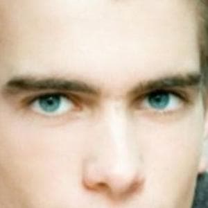 profile_Has Low Set Eyebrows
