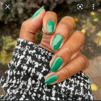 Green Nails type de personnalité MBTI image