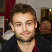 Douglas Booth mbtiパーソナリティタイプ image