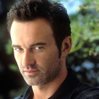 Julian McMahon type de personnalité MBTI image