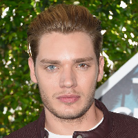 Dominic Sherwood mbtiパーソナリティタイプ image