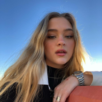 profile_Lizzy Greene