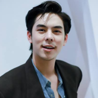 profile_Pachara Chirathivat (พีช พชร)