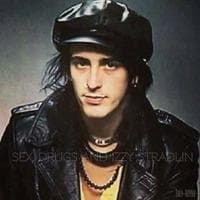 Izzy Stradlin mbtiパーソナリティタイプ image