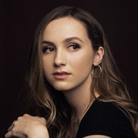 Maude Apatow typ osobowości MBTI image