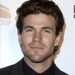 profile_Austin Stowell