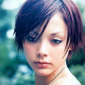 profile_Anna Tsuchiya